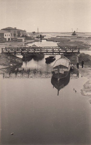 04g-Anni '40 Ponte Ferrovia e Darsena..jpg