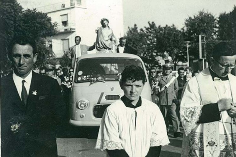 19d-PORTO GARIBALDI giugno 1961. La madonna del Mare in processione con Modestino Bellotti, Tomaso Bombi e Don Arpa..jpg