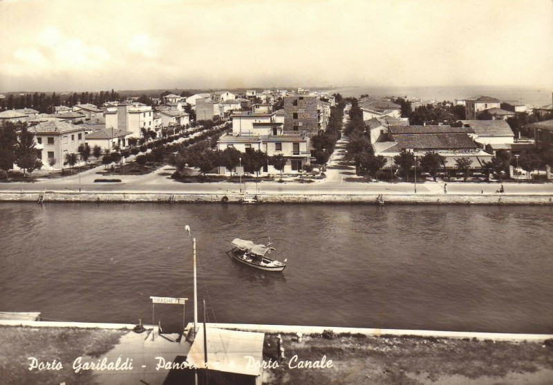 24b-Porto Garibaldi - Porto Canale con il traghetto, anni '50..jpg