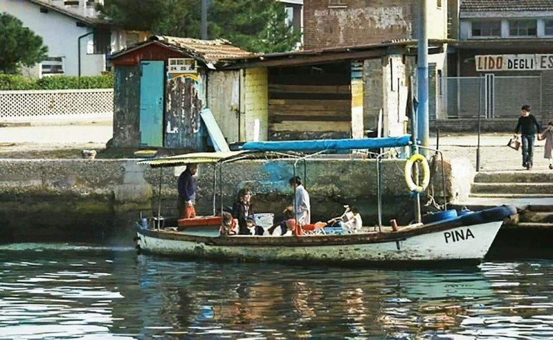 25b- Anni '60 - PINA, Il traghetto di Porto Garibaldi - Lido degli Estensi.jpg