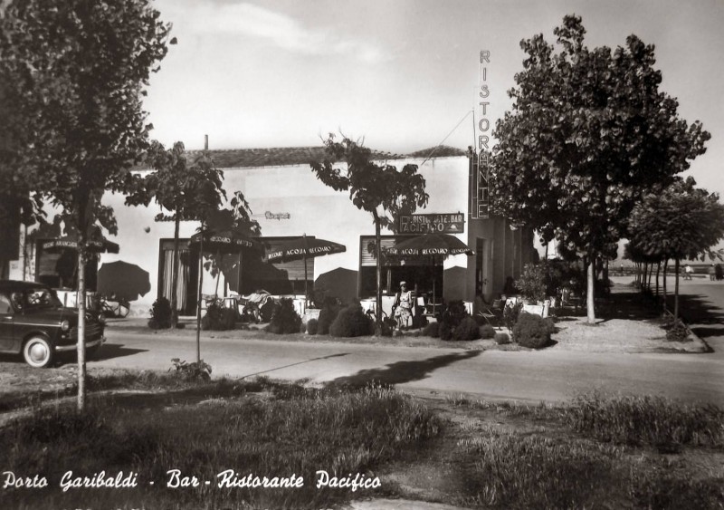 27li-Porto Garibaldi (FE) Ristorante Bar Pacifico - Anni '70.jpg