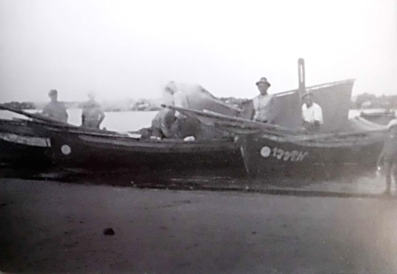 34m-Porto Garibaldi quando ancora non esisteva la banchina, costruita con la linea ferroviaria Comacchio Ostellato, 1911 poi distrutta dai bombardamenti e mai più ripristinata..jpg