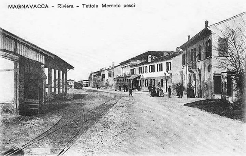 39b-Magnavacca 1911 - Tettoia del mercato del pesce, sullo sfondo il treno in arrivo..jpg