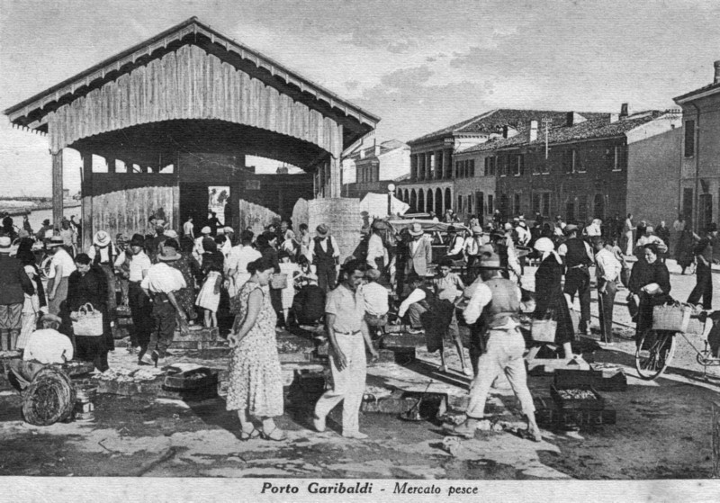 39e-Agosto 1936 - Mercato del pesce a Portogaribaldi.jpg