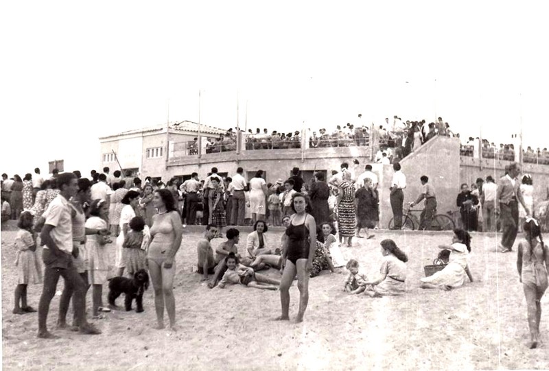 83c-PORTO GARIBALDI anni '50  Buon Ferragosto !!  Dall'affollata terrazza del Piccolo Bar..jpg