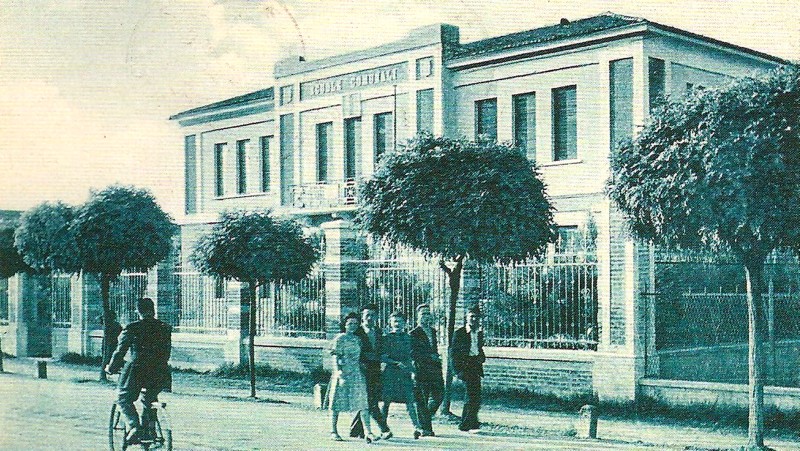 90a-La nuova scuola elementare comunale di Porto Garibaldi, costruita nel 1932.jpg