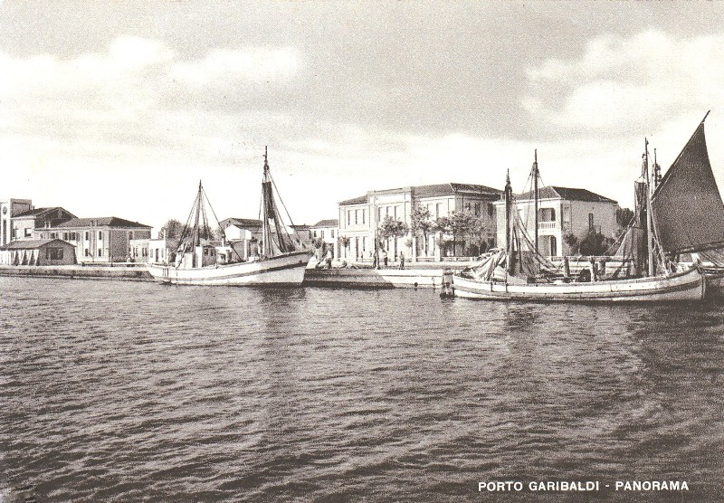 92-Anni '30- veduta della scuola dal Porto..jpg