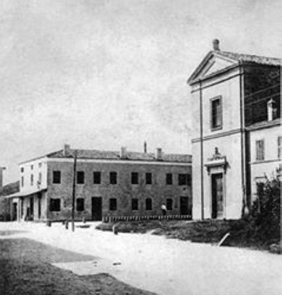 94a-Porto Garibaldi - Vecchia chiesa Di Magnavacca sul porto canale andata distrutta dai bombardamenti verso la fine della 2a guerra mondiale (anni '30).jpg