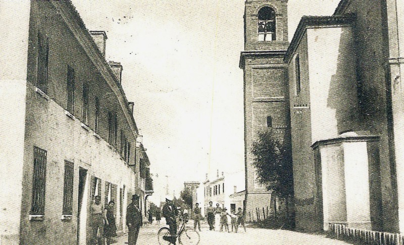 95-Via Magnavacca (particolare del campanile) - anni '30.jpg