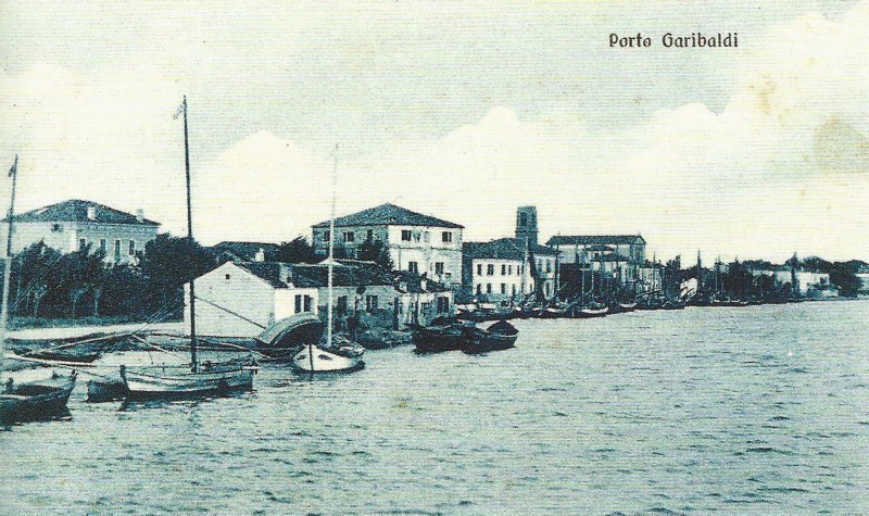 97-La chiesa  sul Porto, inaugurata nell'anno 1890 alla vigilia dell'Immacolata Concezione, dove oggi sorge la pescheria Cavalieri, avrà vita breve, distrutta dai bombardamenti.jpg