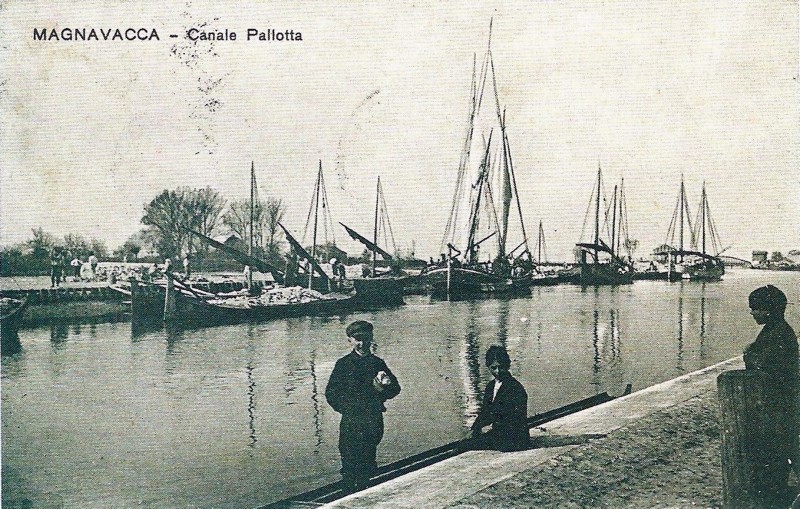 114-Anno 1915 Magnavacca canale PALLOTTA, le barche ormeggiavano anche sul lato sud del canale, presso il podere GHIACCIAIA..jpg