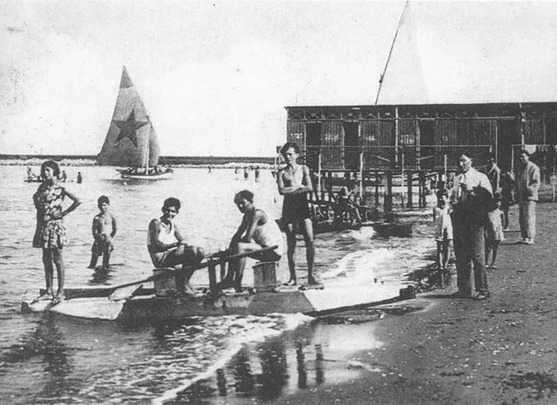 127c-La spiaggia di Porto Garibaldi nel 1930..jpg