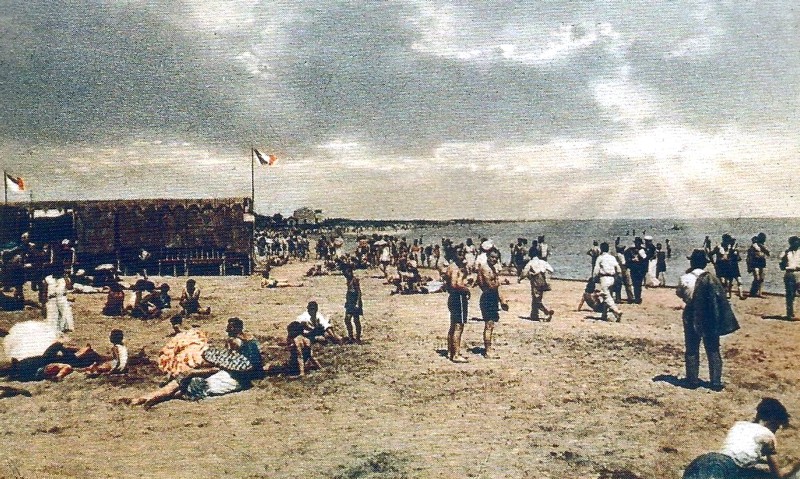 129-Porto Garibaldi-Spiaggia anni '30, i frequentatori erano sopratutto ferraresi provenienti dalla città e dalla provincia..jpg