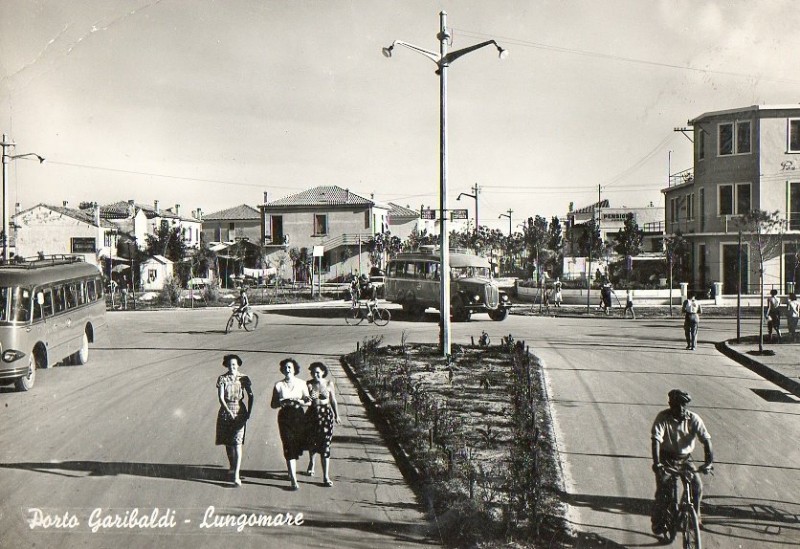 177a-Porto Garibaldi - lungomare, Piazza III Agosto - 1953.jpg