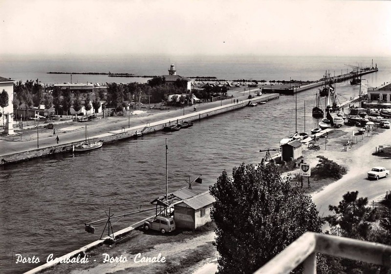 178 - Porto Garibaldi - Porto canale anni '50.jpg