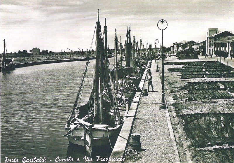 189a- Porto Garibaldi porto canale e via provinciale, anno 1954..jpg