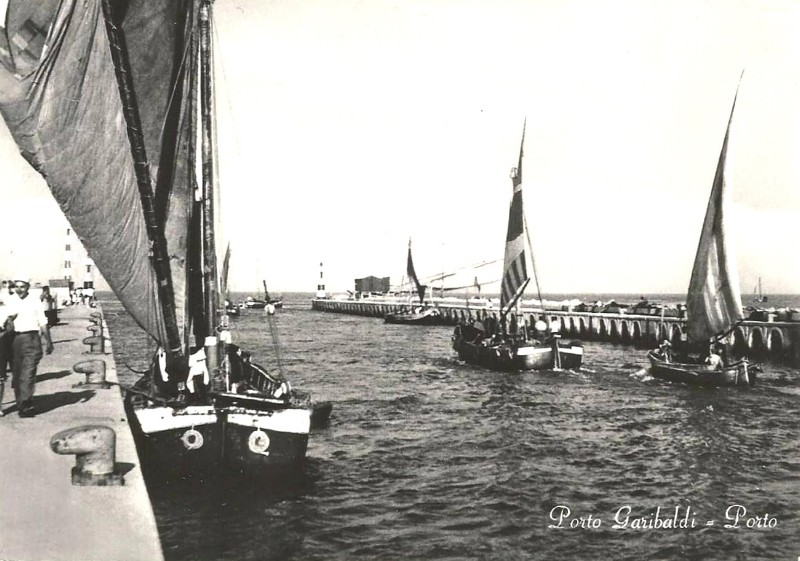 194b-Porto Garibaldi - Porto canale anni '50.jpg