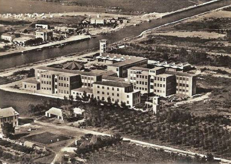 200c-Nel 1955 la -Scuola del Pescatore- era quasi ultimata con torretta, che serviva per le segnalazioni e come stazione metereologica..jpg