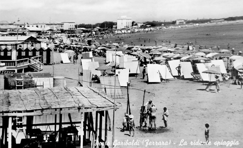 217f-Porto Garibaldi anni '50 la ridente spiaggia.jpg