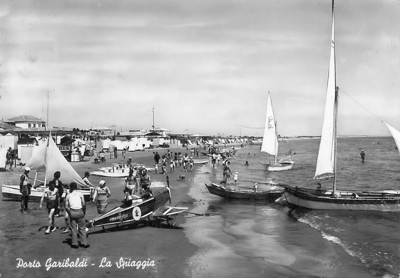 217l-Porto Garibaldi - La spiaggia 1955.jpg