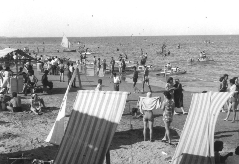 217t-Porto Garibaldi spiaggia, anni '50.jpg