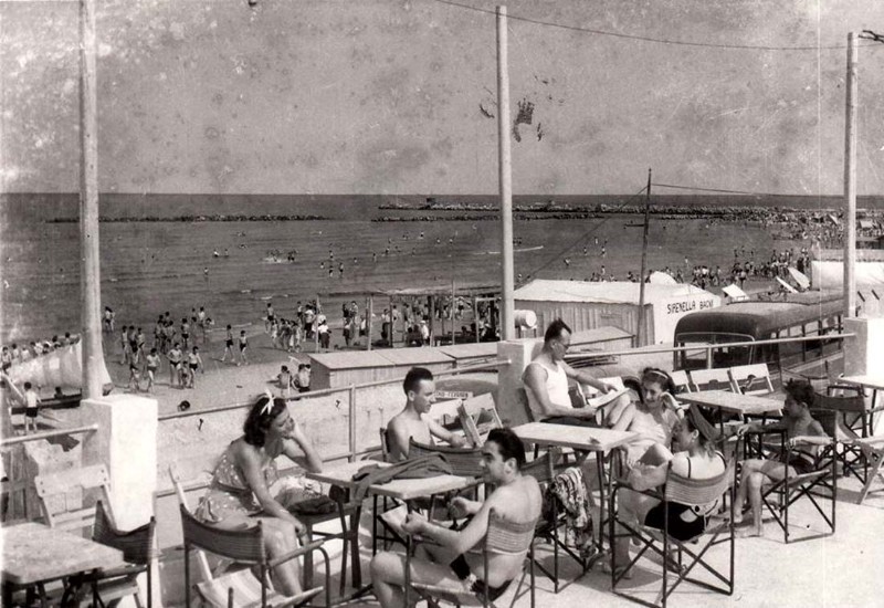 223a-Porto Garibaldi anni '50 veduta dalla terrazza del Bar Gelateria Belvedere.jpg