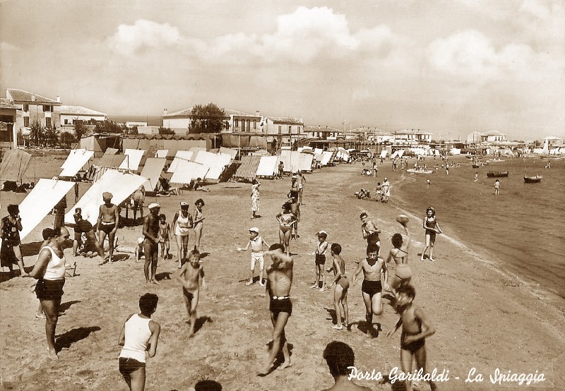 223g-Anni '50 - La spiaggia di Porto Garibaldi (FE) ...jpg