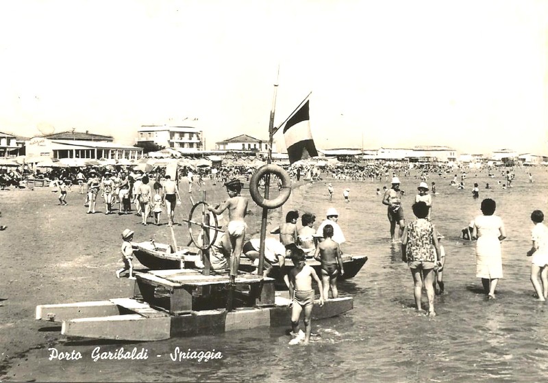 224d-Porto Garibaldi - La spiaggia anni '50..jpg