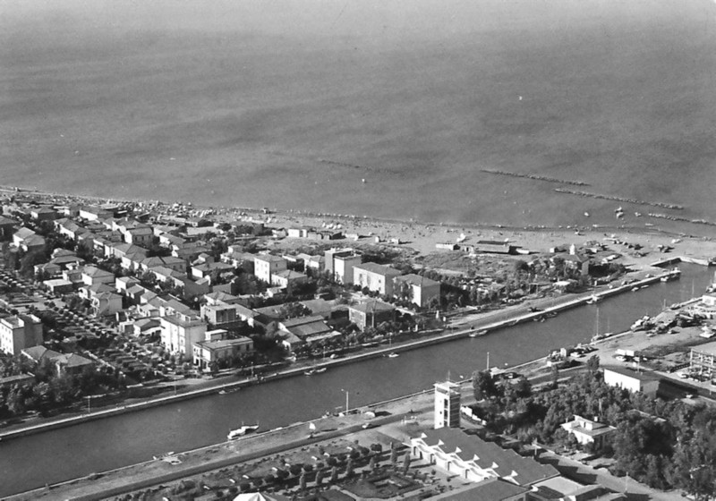 243-Veduta aerea del porto negli anni '60..jpg