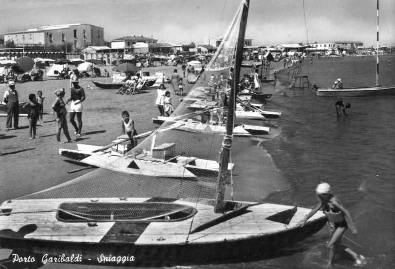 255a-La spiaggia di Portogaribaldi negli anni '60.jpg