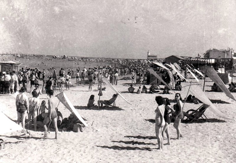 255b-PORTO GARIBALDI, Buon Ferragosto, anni '60..jpg