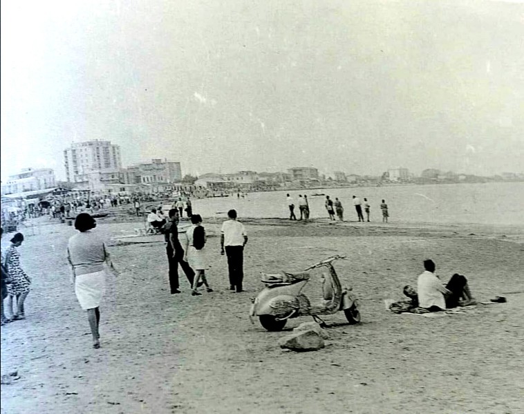 255c-Porto Garibaldi - Le prime vacanze sui lidi anni '60..jpg