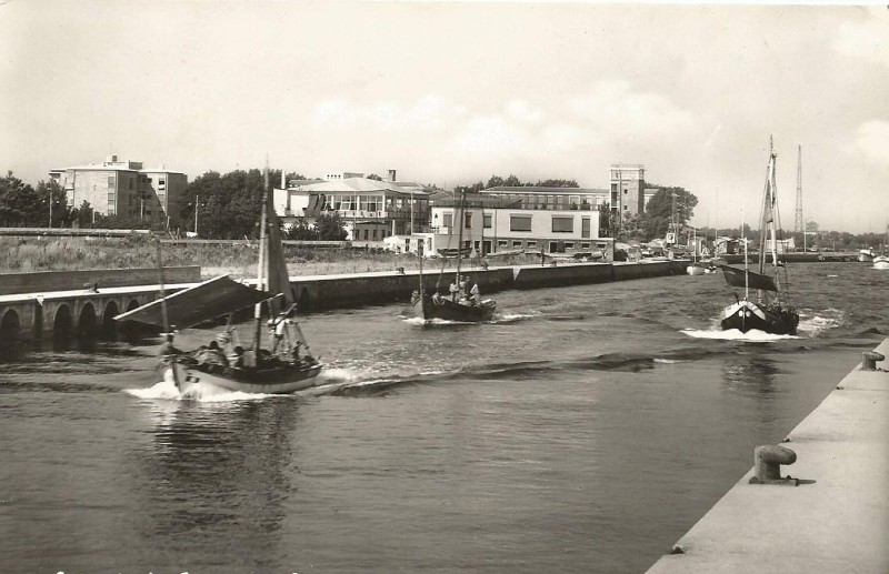 259a-Porto Garibaldi anni '60 - Quando non c'era niente intorno alla Lega Navale di Lido degli Estensi..jpg