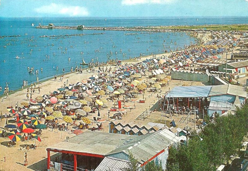 268c-Porto Garibaldi, spiaggia anni '60.jpg