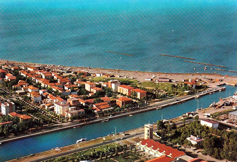 268d-Porto Garibaldi panorama,  porto canale e scuola marinara,  1964..JPG