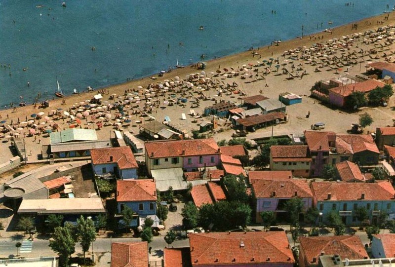 268f-Porto Garibaldi, la spiaggia anni '60.jpg