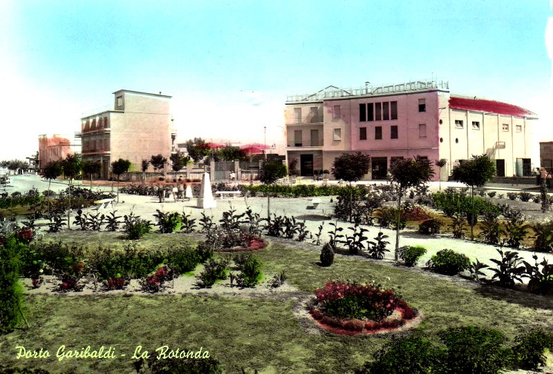 270e-La Rotonda ed il cinema MARINA, anno 1960..JPG