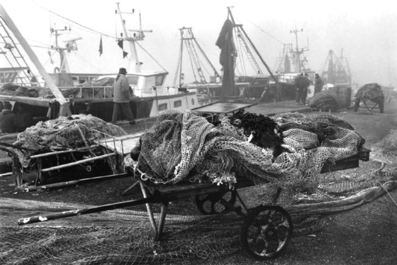 281d-Sulla banchina del porto nel 1990 con la nebbia..jpg