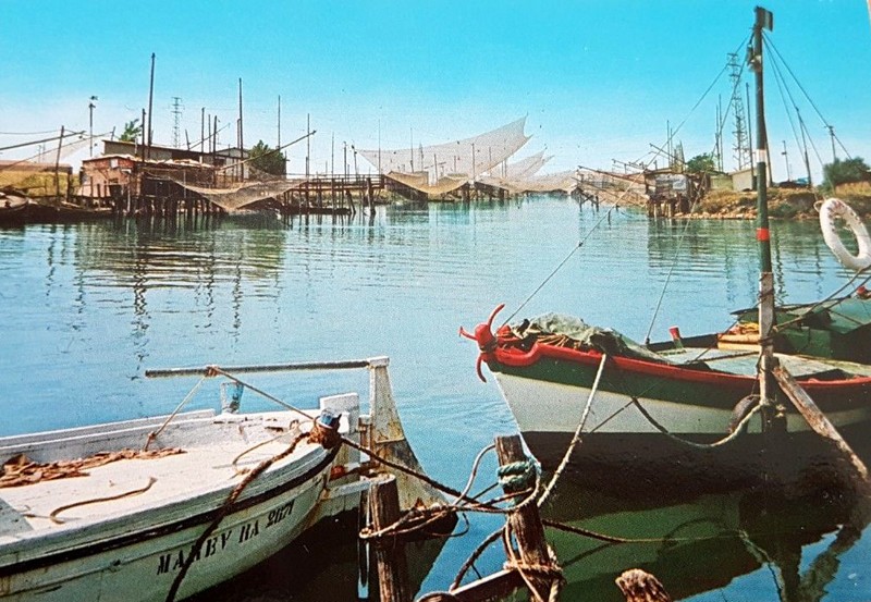 282e-Porto Garibaldi - Lido degli Estensi - Capanni da pesca.JPG